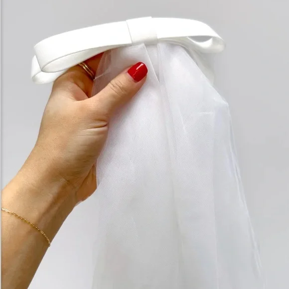 Show Me Your MuMu White Ari Bow Veil - Picture 3 of 13